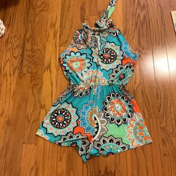 Pink Lily geometric design romper. Missing size… See photos - Picture 2 of 6